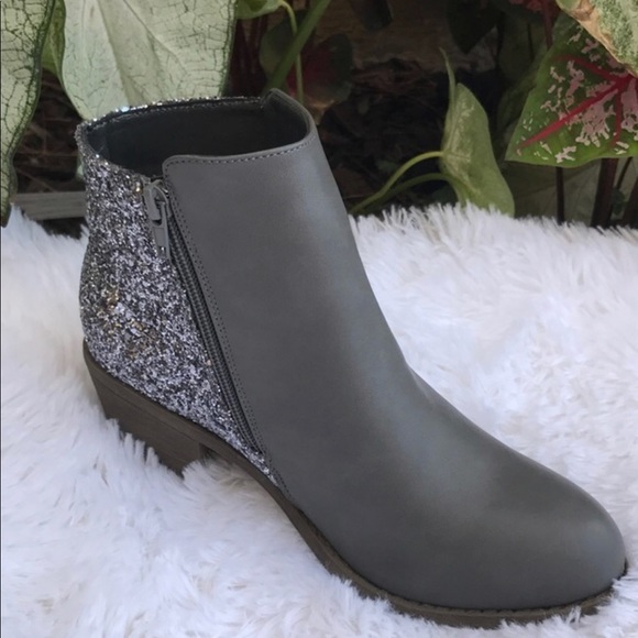 Shoeroom21 boutique Shoes - Ladies low chunky heels booties with glittery back
