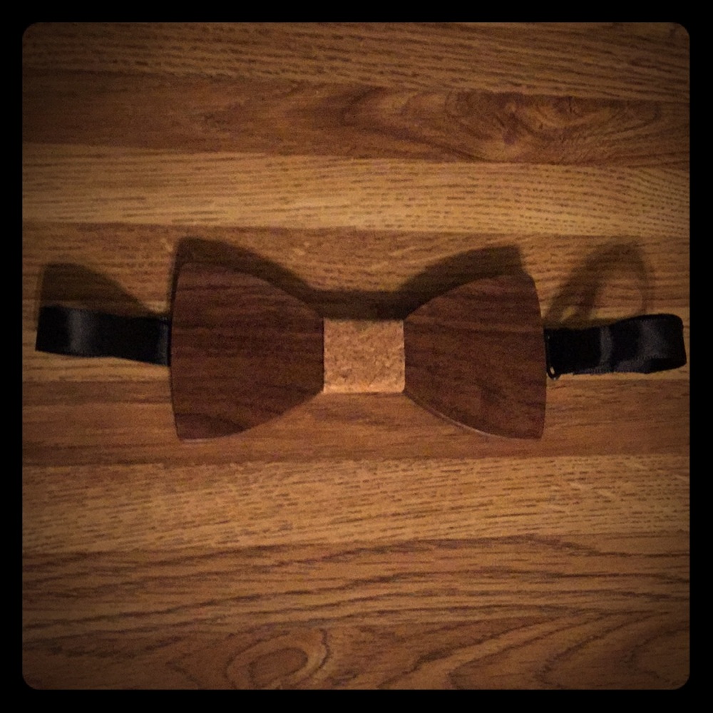 Men's wooden bow tie with cork middle