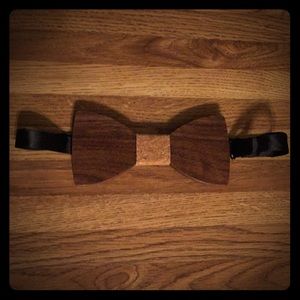 Men's wooden bow tie with cork middle