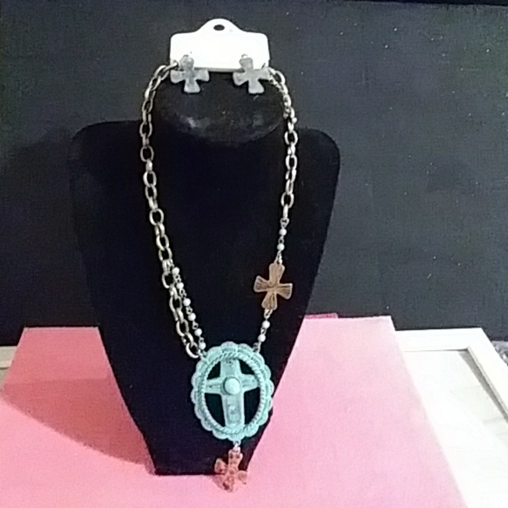 Necklace and earring set
