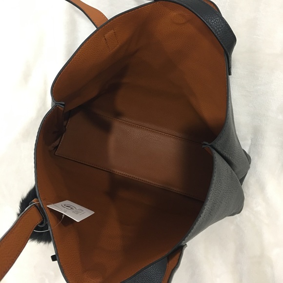 LAST ONE! | Reversible Vegan Leather Tote - Picture 4 of 8