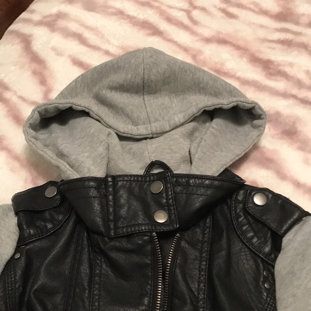 *SOLD* LEATHER JACKET - Picture 4 of 5