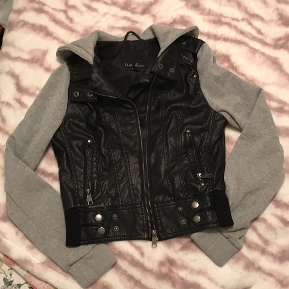 *SOLD* LEATHER JACKET - Picture 2 of 5
