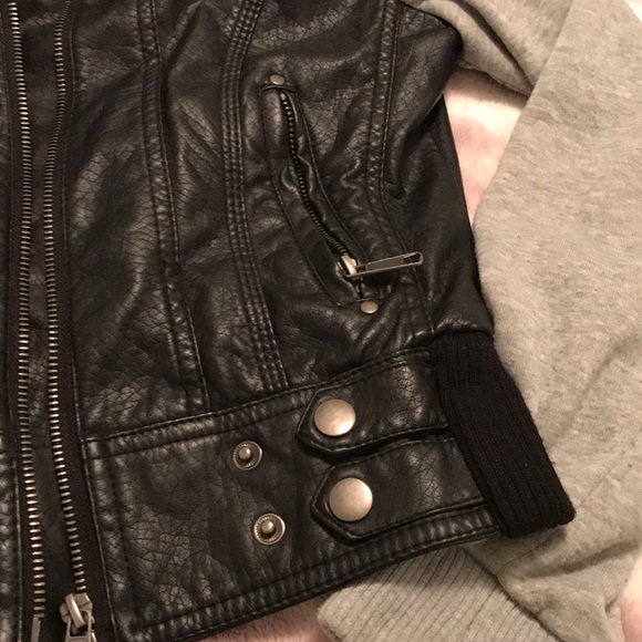 *SOLD* LEATHER JACKET - Picture 3 of 5