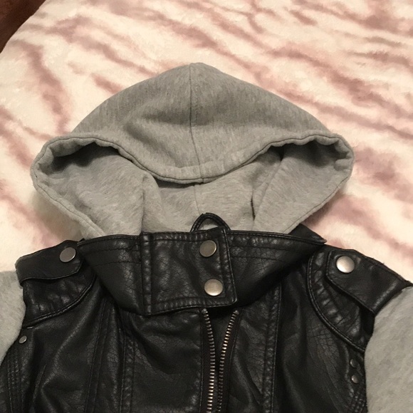 *SOLD* LEATHER JACKET - Picture 4 of 5