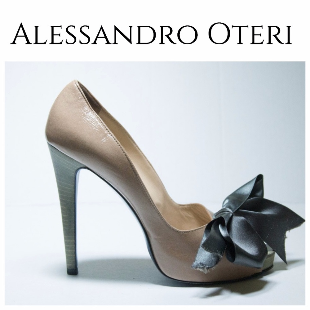 Alessandro Oteri Beige Pump w/ Bow Detailing S9