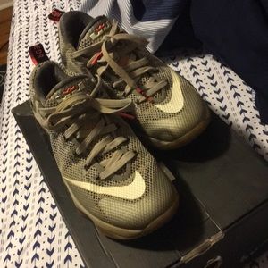 LEBRON XII LOW pink edition