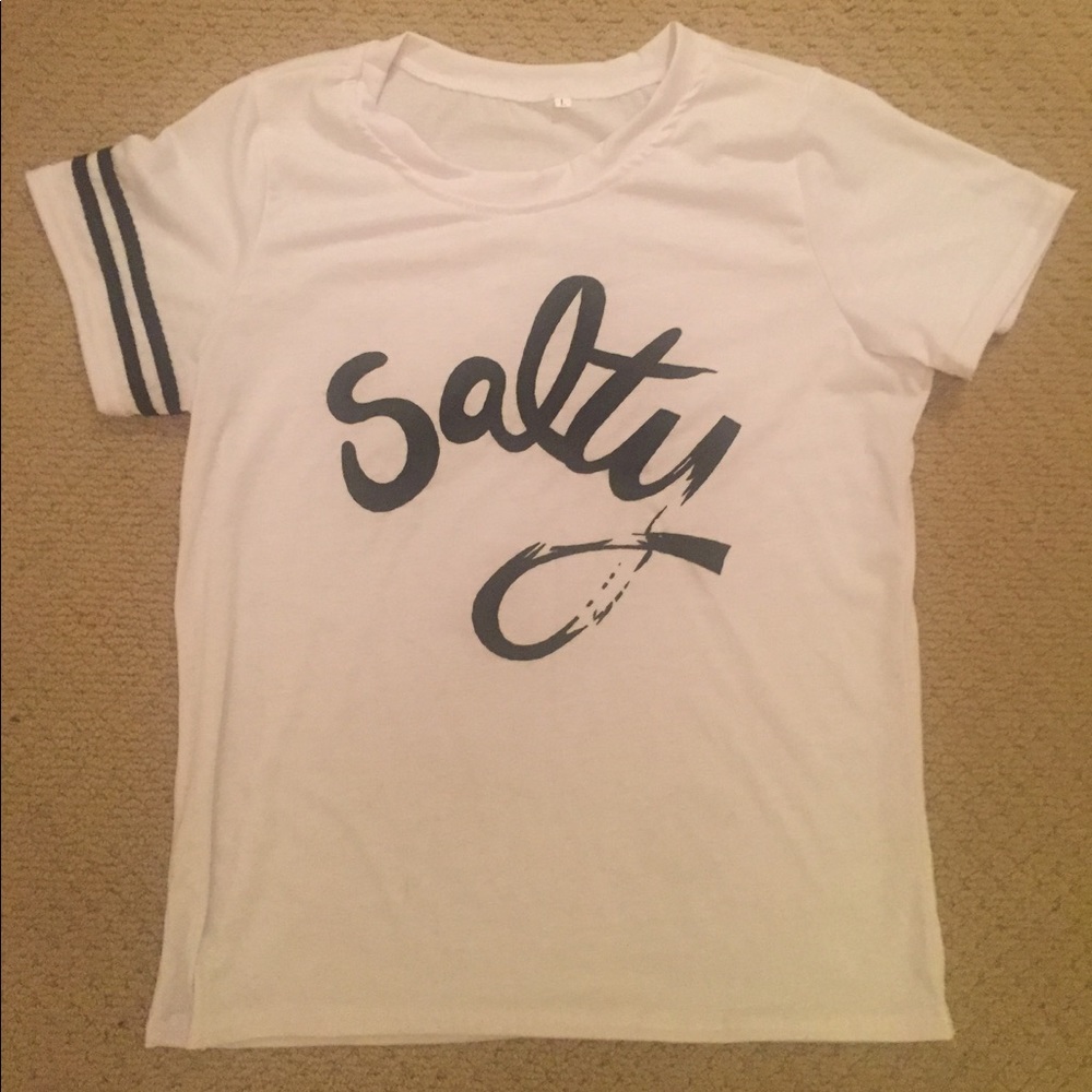 GRAPHIC TEE "SALTY"