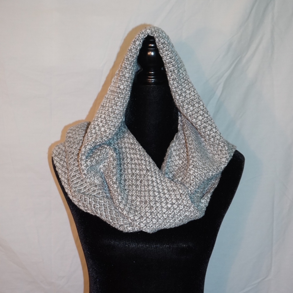 HOODED SCARF