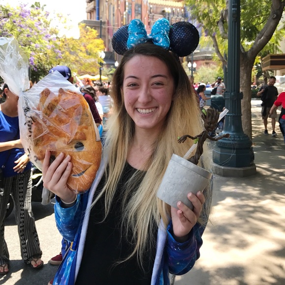 Meet your Posher 💖 - Picture 3 of 4