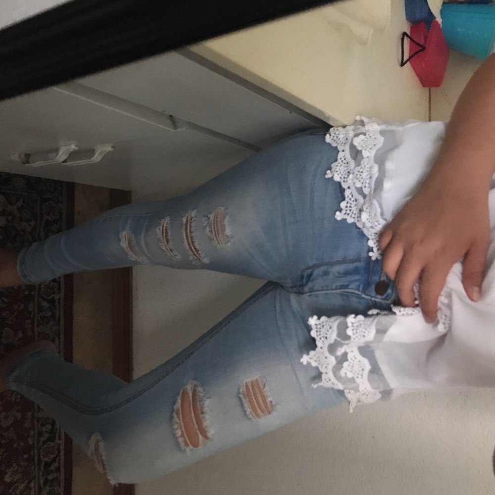 Ripped Light Wash Jeans from Encore. Size 3. 12$