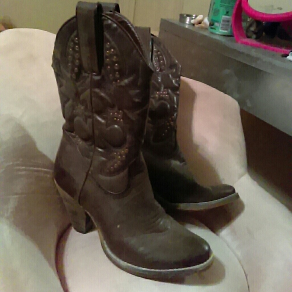 Adorable heeled boots