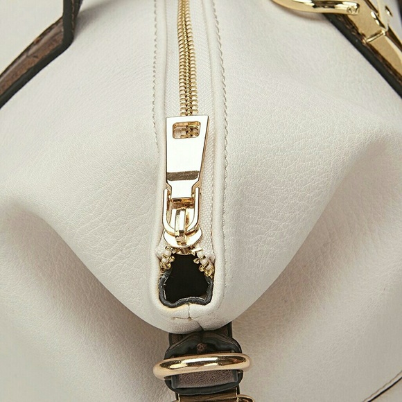 NWT! GORGEOUS HANDBAG ❤️ - Picture 3 of 7