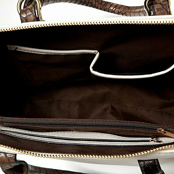 NWT! GORGEOUS HANDBAG ❤️ - Picture 4 of 7