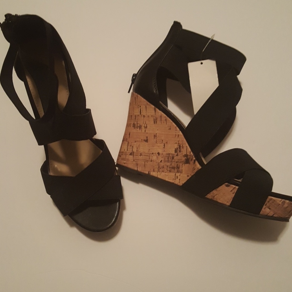 *NEW* SANDALS.