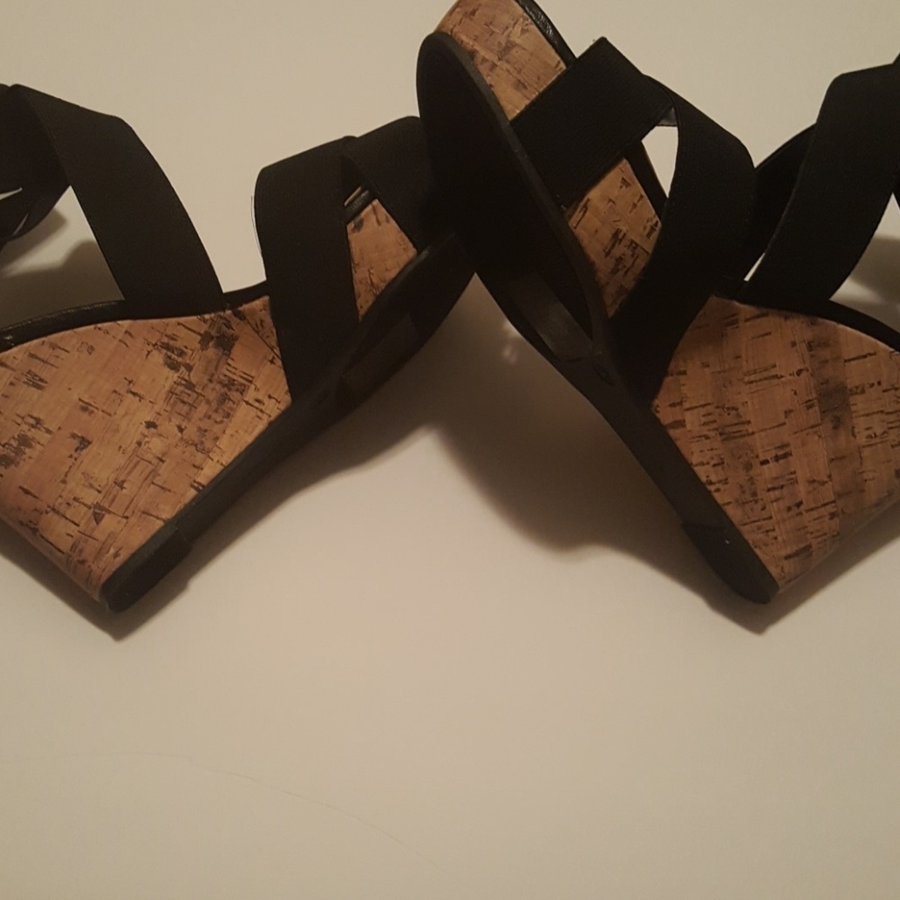 *NEW* SANDALS. - Picture 6 of 6