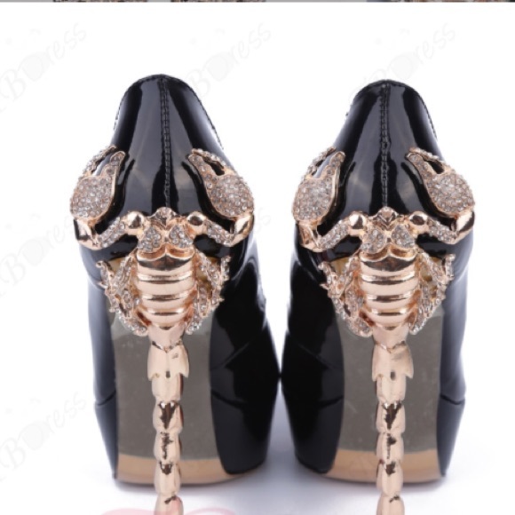 ISO!! These scorpion heels !!! Please!!! - Picture 2 of 2