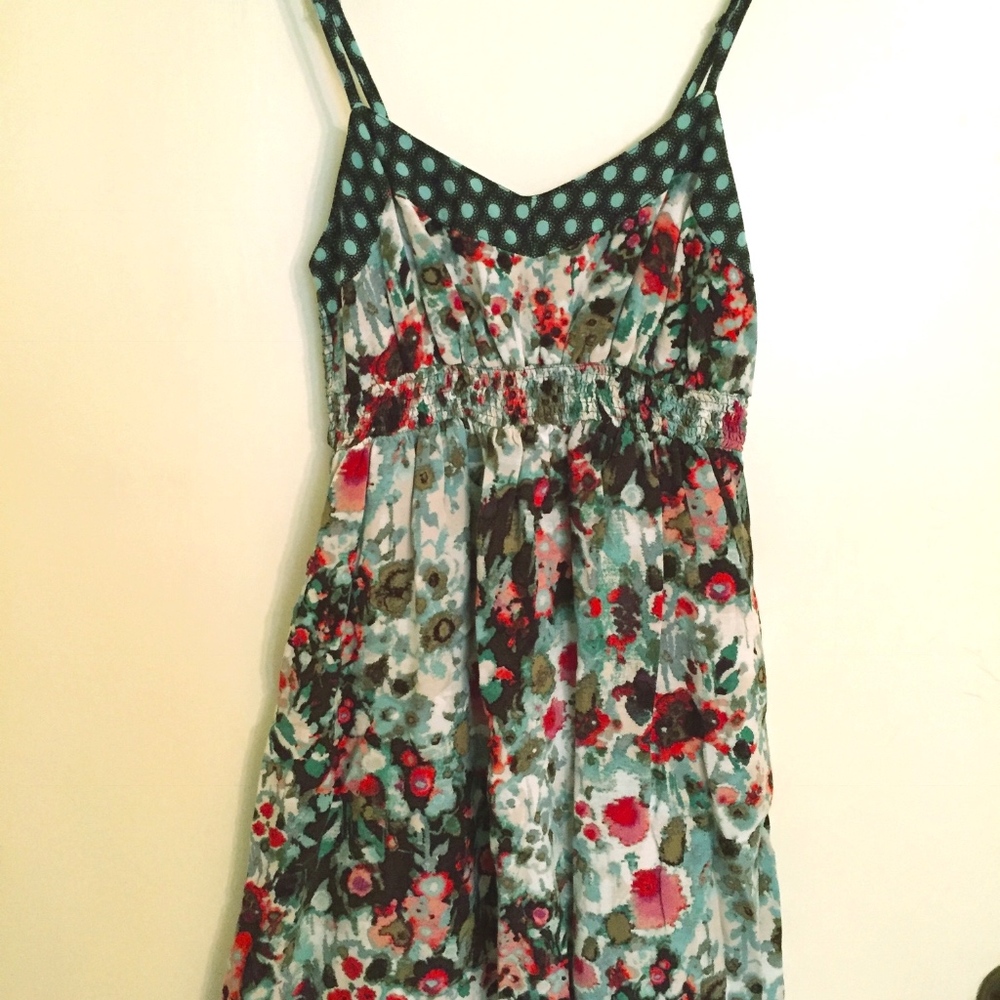 Flowered dress with pockets
