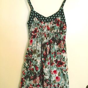 Flowered dress with pockets