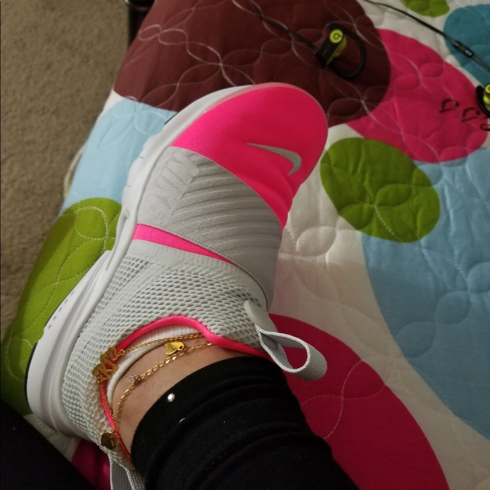 Beautiful nike πππΌππ»ππ» - Picture 2 of 2