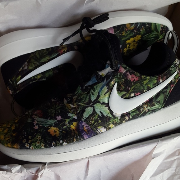 Nike Shoes - Nike Roshe two floral print