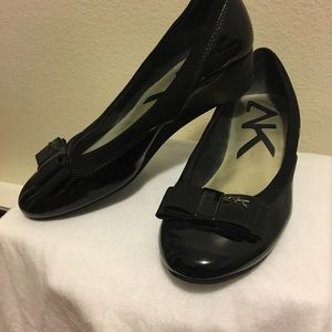Women's dress shoes