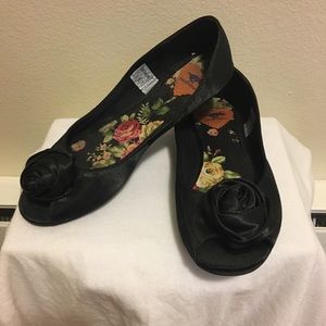 Women's flats