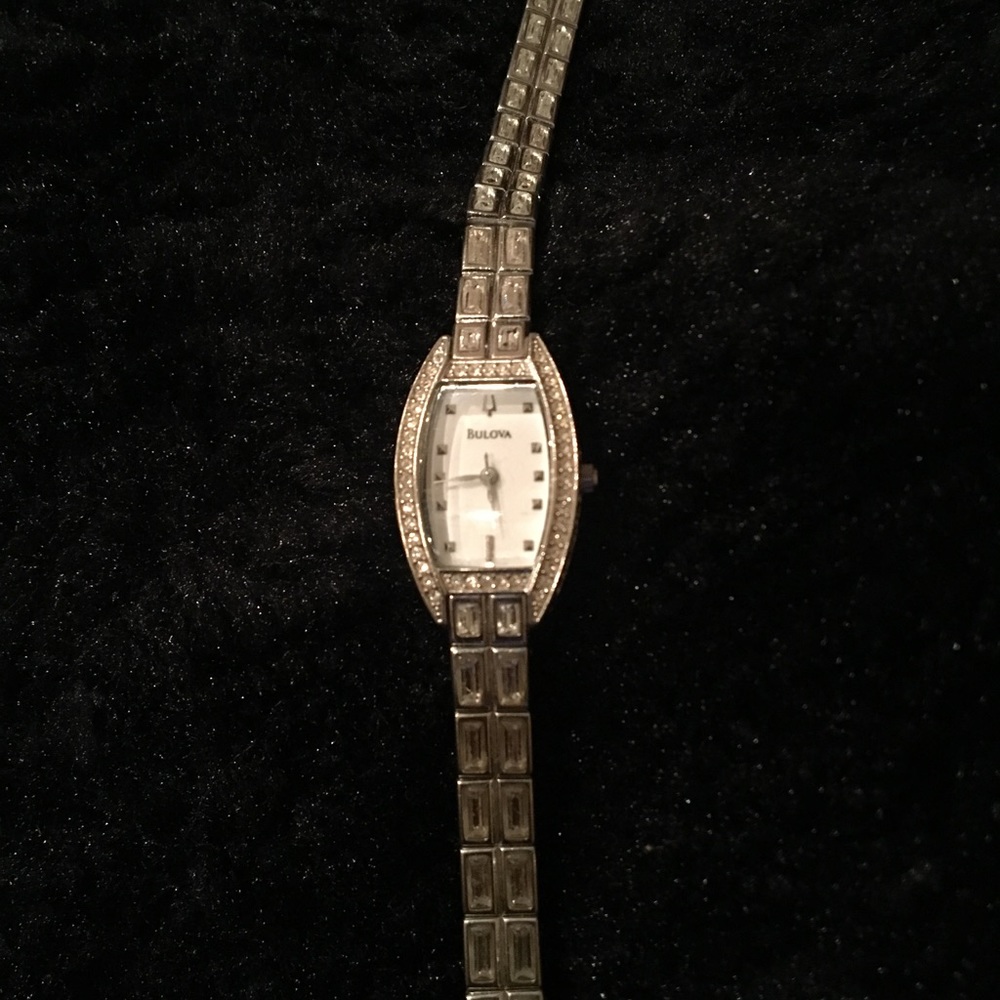 Bulova watch! Needs a battery. Box not included.