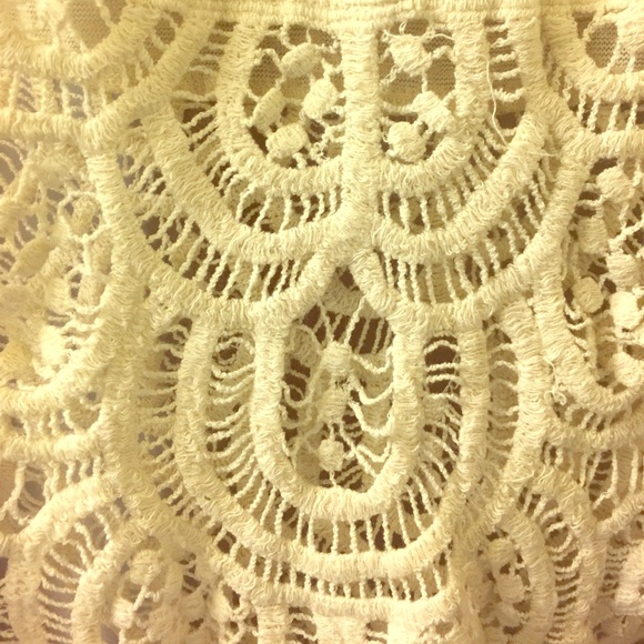 Cream festival shirt with lace trim - Picture 3 of 7