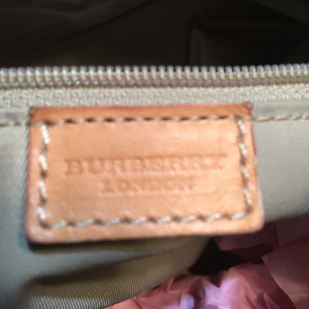 HOST PICK 🎉🎊❤️👍🏻AUTHENTIC BURBERRY NOVA CHECK - Picture 5 of 7