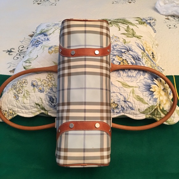 HOST PICK 🎉🎊❤️👍🏻AUTHENTIC BURBERRY NOVA CHECK - Picture 3 of 7