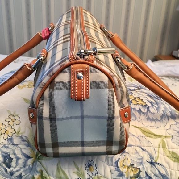 HOST PICK 🎉🎊❤️👍🏻AUTHENTIC BURBERRY NOVA CHECK - Picture 4 of 7