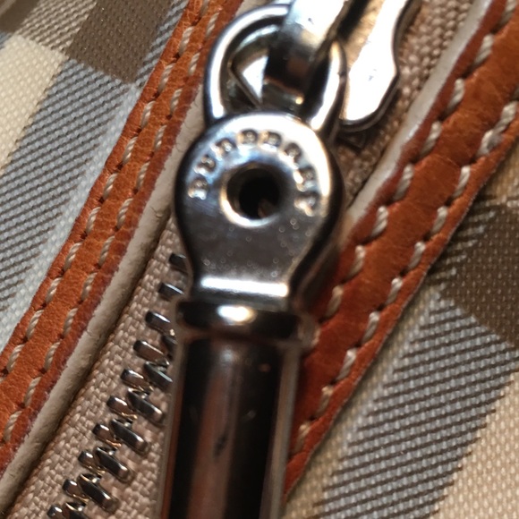 HOST PICK 🎉🎊❤️👍🏻AUTHENTIC BURBERRY NOVA CHECK - Picture 7 of 7