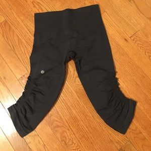 Lululemon cropped leggings- In the Flow Crop II