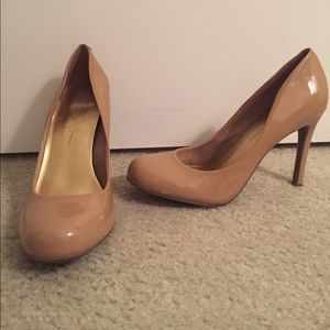 Nude Jessica Simpson Pumps
