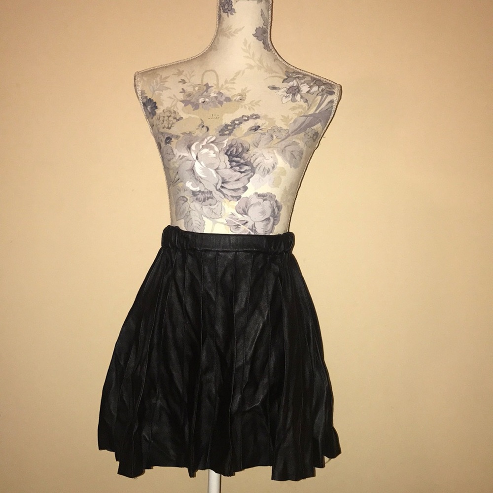 High Waisted Leather Pleated Skirt
