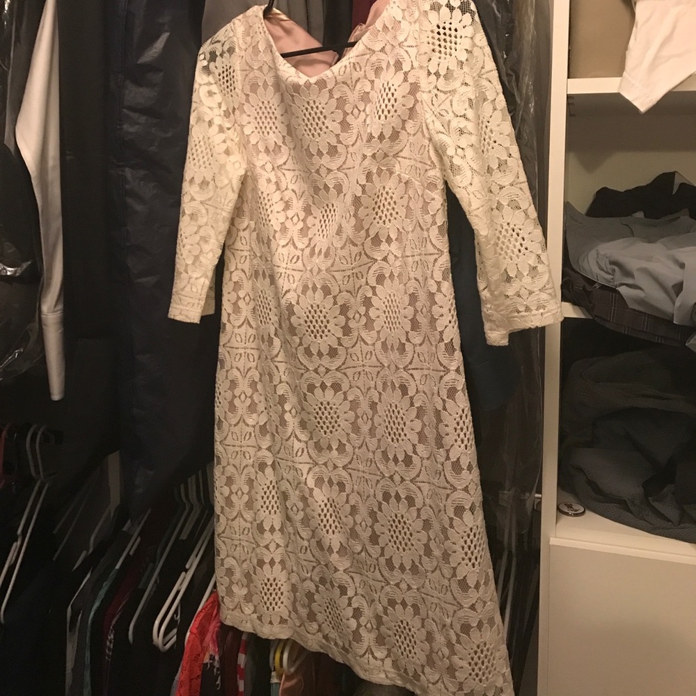 Eliza J lace overlay dress- Size 2, fits like a 4