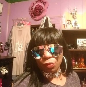 Meet your Posher, Carla