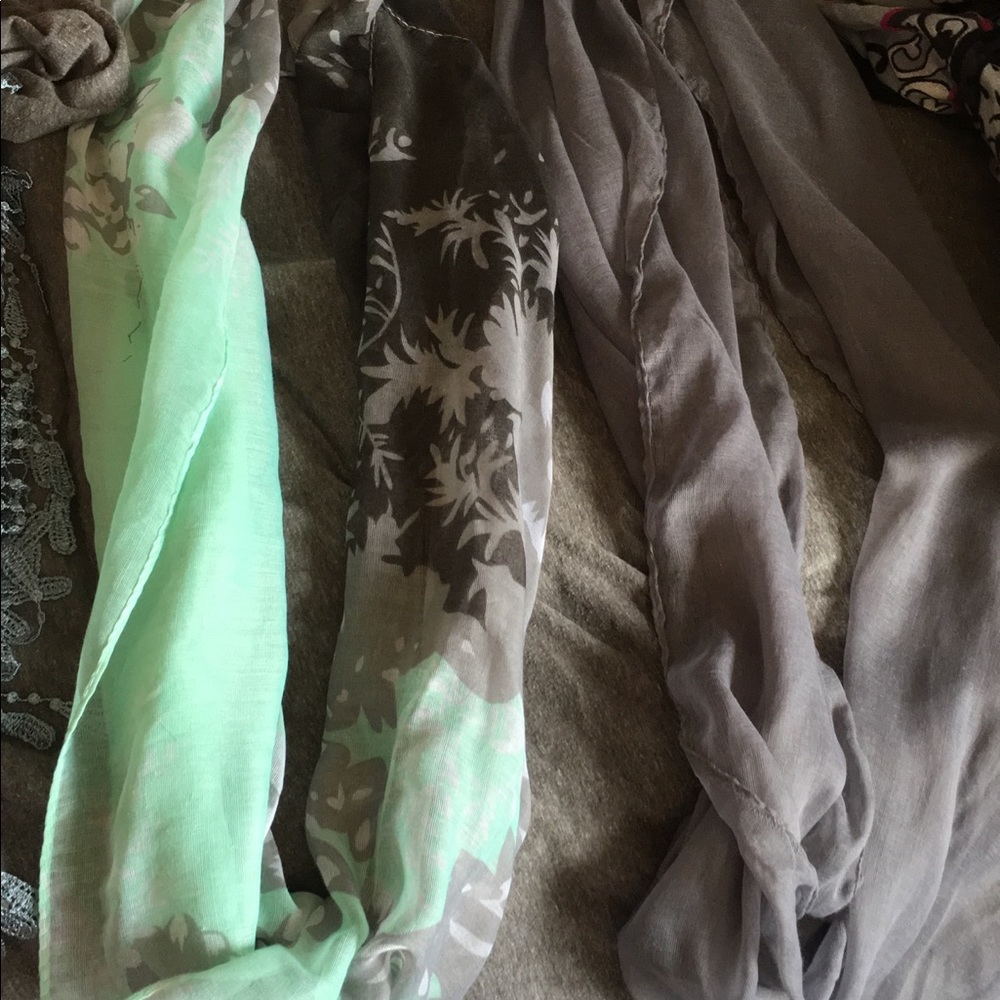 Scarfs!