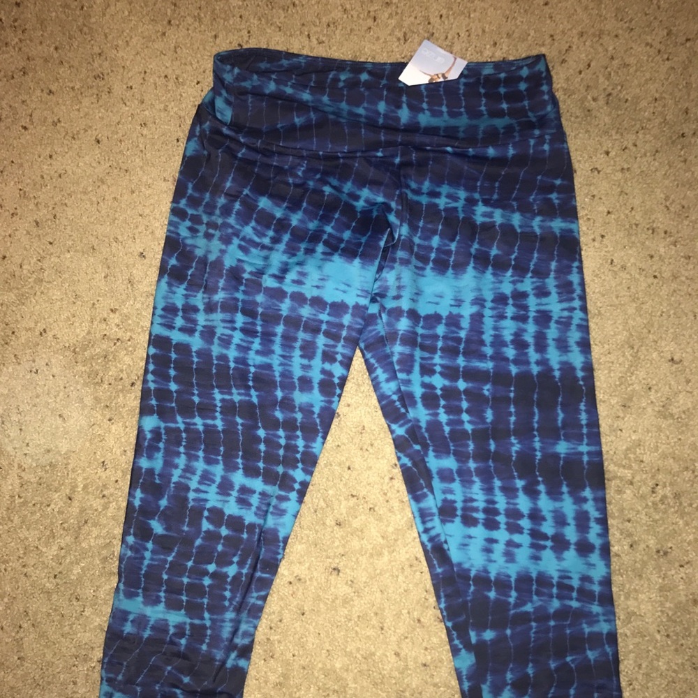 NWT Onzie cropped leggings
