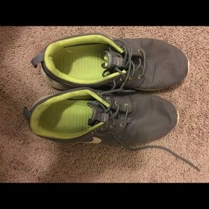 Nike Roshe Run size 10.5