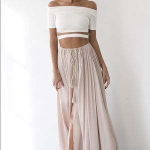 Flowy maxi skirt with slit