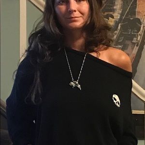 Price 💧 Unisex OVERSIZED Black Skull 💀 Sweater