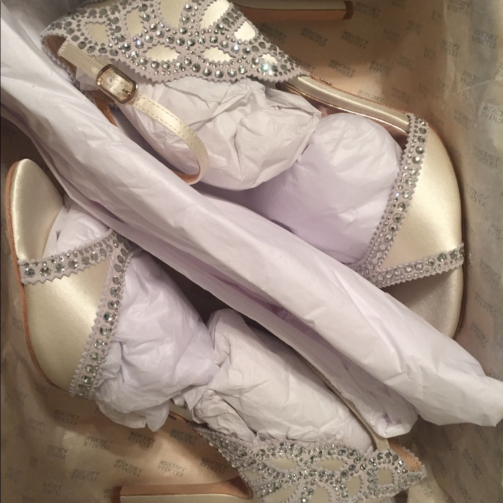 Brand New in box! Stunning Badgley Mischka - Roxy!