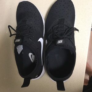 Nike Juvenate Running Shoe size 7