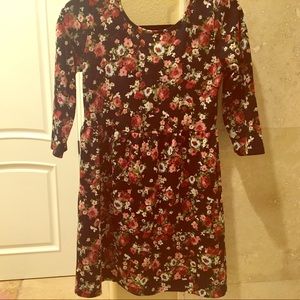 Floral short dress. Good condition.