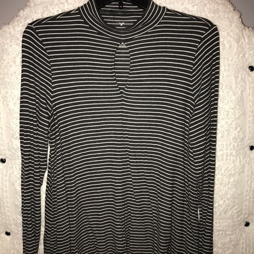 American Eagle keyhole Soft and Sexy Longlseeve