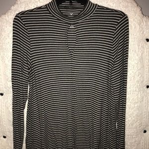 American Eagle keyhole Soft and Sexy Longlseeve