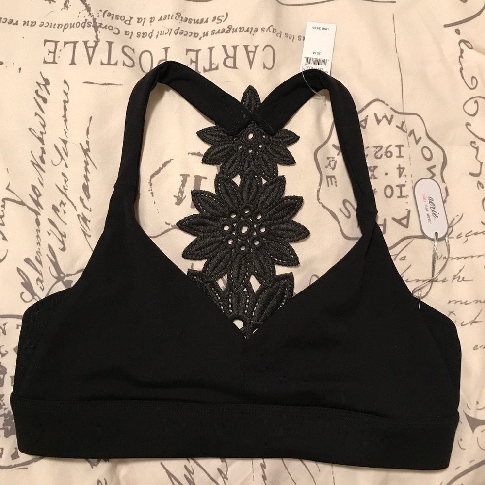 AE Aerie sports bra w/lace racerback. Size M