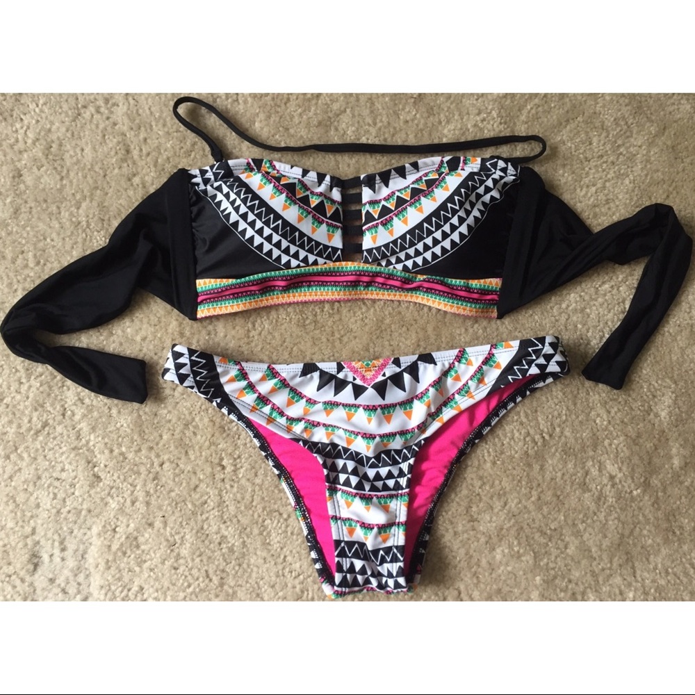 { patterned bikini } - Picture 2 of 6